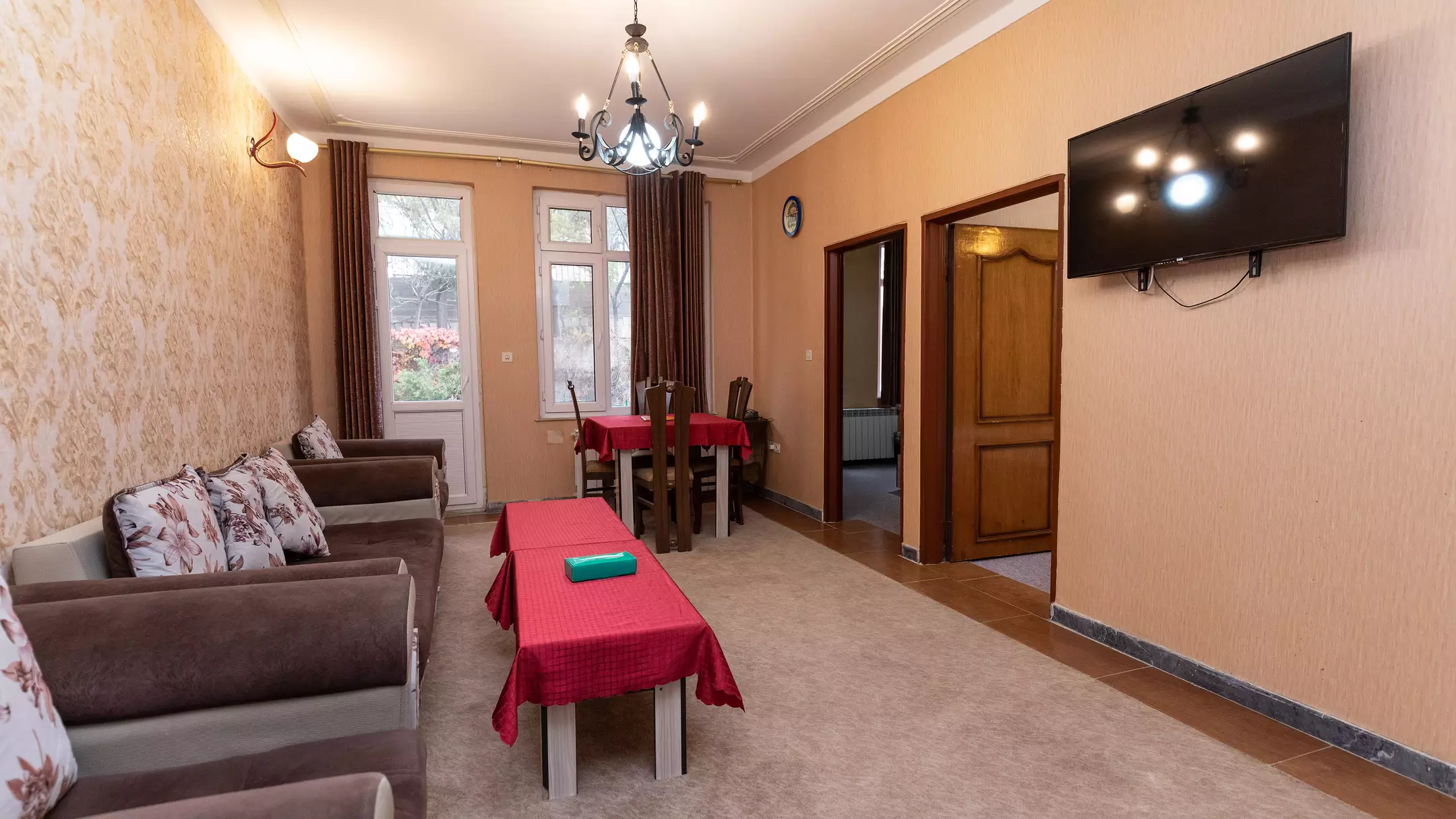 Alibaba https://cdn.alibaba.ir/ostorage/hotel-accommodation-images/6747071d10d0d5745be3d063_هتل ارشاد - سوئیت دوخوابه پنج تخته (1).webp